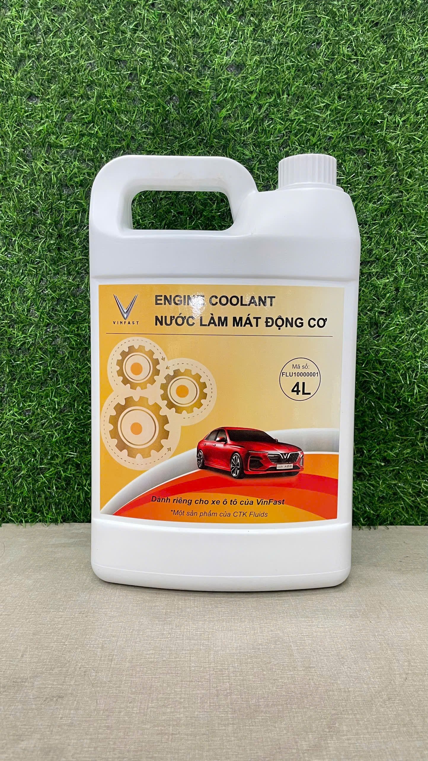 Nước làm mát động cơ Vinfast màu xanh